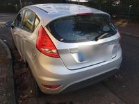 Gebraucht Ford Fiesta 89 PS (65 kW) 2012 Silber Kleinwagen