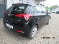Gebraucht Hyundai i20 Classic 84 PS (61 kW) 2018 Phantom black. / mic Kleinwagen