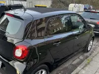 Używany Smart ForFour Basis 71 KM (52 kW) 2015 Czarny Hatchback