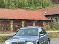 Gebraucht Mercedes E230 130 PS (95 kW) 1993 Blau Limousine