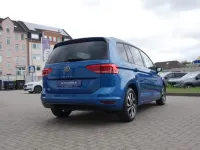 Gebraucht VW Touran Active 150 PS (110 kW) 2023 Blau Van / Kleinbus