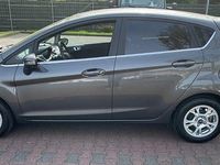 Gebraucht Ford Fiesta Titanium 101 PS (74 kW) 2015 Grau Limousine