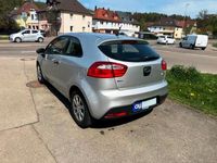 Gebraucht Kia Rio 75 PS (55 kW) 2013 Silber Limousine