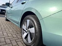 Gebraucht VW Passat Elegance 150 PS (110 kW) 2025 Grün Kombi