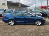 Gebraucht VW Jetta Trendline 105 PS (77 kW) 2012 Blau Limousine