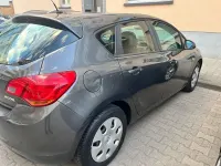 Używany Opel Astra Selection 87 KM (63 kW) 2011 Szary Sedan/Limuzyna