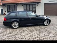Gebraucht BMW 320 184 PS (135 kW) 2011 Schwarz Kombi