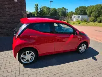 Gebraucht Toyota Aygo Play 69 PS (50 kW) 2016 Rot Kleinwagen
