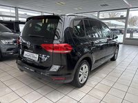 Gebraucht VW Touran Active 150 PS (110 kW) 2023 Schwarz metallic Van / Kleinbus