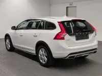 Gebraucht Volvo V60 CC 150 PS (110 kW) 2016 Ice white, solid / solid Kombi