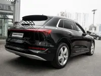 Gebraucht Audi e-tron Advanced Plus 230 kW (313 PS) 2022 Schwarz / brillantschwarz SUV