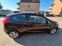 Gebraucht Ford Fiesta Titanium 82 PS (60 kW) 2010 Rot Kleinwagen