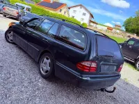 Używany Mercedes E280 204 KM (150 kW) 2000 Zielony Kombi