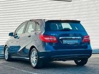 Gebraucht Mercedes B180 122 PS (89 kW) 2012 Blau Van / Kleinbus