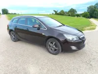 Gebraucht Opel Astra 179 PS (131 kW) 2012 Braun Limousine