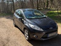Gebraucht Ford Fiesta 97 PS (71 kW) 2010 Grau Kleinwagen