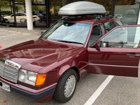 Gebraucht Mercedes E230 132 PS (97 kW) 1991 Rot Kombi