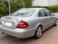 Gebraucht Mercedes E240 177 PS (130 kW) 2004 Silber Limousine