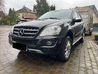 Gebraucht Mercedes ML350 231 PS (169 kW) 2010 Schwarz SUV