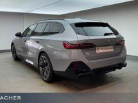 Neu BMW 540 Performance 303 PS (222 kW) 2026 M brooklyn grau metallic Kombi