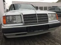Gebraucht Mercedes E200 118 PS (86 kW) 1992 Weiß Limousine