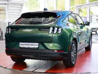 Neu Ford Mustang Mach-E Extended Range 216 kW (294 PS) 2026 Grün SUV