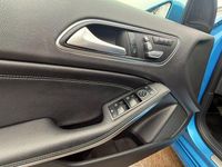 Gebraucht Mercedes A180 122 PS (89 kW) 2016 Blau Limousine
