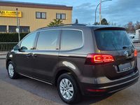 Gebraucht VW Sharan 150 PS (110 kW) 2020 Braun Van / Kleinbus