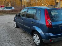 Gebraucht Ford Fiesta 59 PS (43 kW) 2006 Blau Kleinwagen