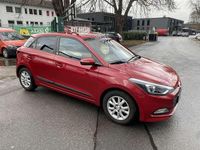 Gebraucht Hyundai i20 Passion 84 PS (61 kW) 2016 Red passion / mic Kleinwagen