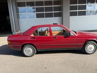 Gebraucht Mercedes 190 72 PS (52 kW) 1985 Rot Limousine