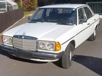 Gebraucht Mercedes E230 136 PS (100 kW) 1982 Weiß Limousine