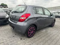Gebraucht Hyundai i20 Comfort 77 PS (56 kW) 2010 Grau Kleinwagen