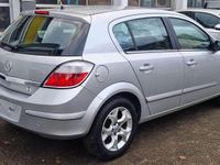 Second-hand Opel Astra Basis 105 CP (77 kW) 2006 Argintiu Berlinǎ