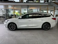 Gebraucht Ford Focus ST-Line 155 PS (114 kW) 2022 Metropolisweiß Kombi