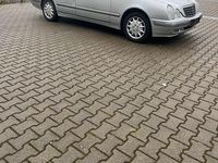 Gebraucht Mercedes E200 163 PS (119 kW) 1999 Gelb Limousine