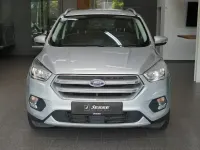 Gebraucht Ford Kuga Trend 150 PS (110 kW) 2019 Polarsilber metallic (metallic) SUV