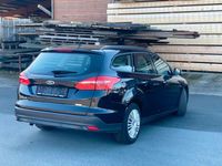 Gebraucht Ford Focus 101 PS (74 kW) 2015 Schwarz Kombi