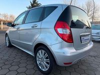 Gebraucht Mercedes A200 136 PS (100 kW) 2012 Silber Limousine