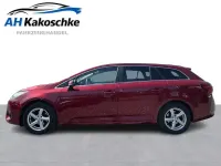 Gebraucht Toyota Avensis Sol 147 PS (108 kW) 2018 Rot Limousine