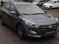 Gebraucht Hyundai i30 Trend 110 PS (80 kW) 2017 Micron grey / met Kombi