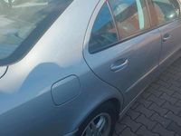 Gebraucht Mercedes E220 150 PS (110 kW) 2005 Silber Limousine