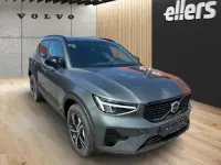 Neu Volvo XC40 Plus 197 PS (144 kW) 2025 Schwarz SUV