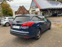 Gebraucht Ford Focus Trend 101 PS (74 kW) 2017 Blau Kombi