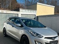 Gebraucht Hyundai i30 99 PS (72 kW) 2015 Grau Kombi