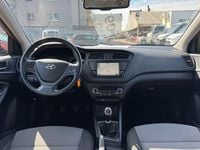 Gebraucht Hyundai i20 101 PS (74 kW) 2017 Rot Limousine