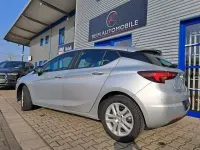 Gebraucht Opel Astra Edition 105 PS (77 kW) 2015 Argonsilber/sovereign/switchb Limousine