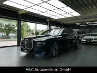 Gebraucht BMW 750e M Sport 313 PS (230 kW) 2024 Blau Limousine