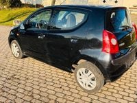 Gebraucht Nissan Pixo 65 PS (47 kW) 2011 Schwarz Kleinwagen