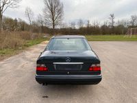 Gebraucht Mercedes E400 279 PS (205 kW) 1994 Schwarz Limousine